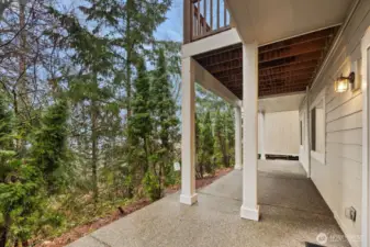 Shed on the right Side, huge patio