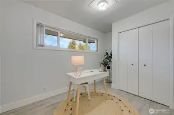 Can be a bedroom, office, nursury, art room, this room is next to the primary bedroom