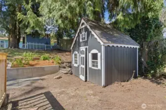 Cute cottage style shed.