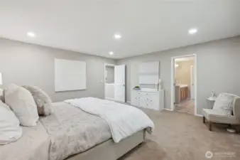 Primary suite with en-suite bath.