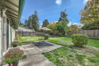 Huge patio, level/fully fenced yard with gates on both sides.  Bring your BBQ- you'll want to spend time outdoors!
