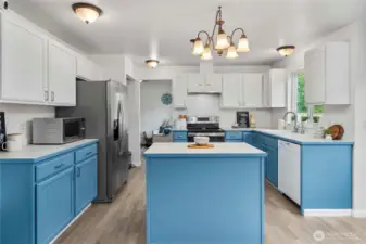 Everything flows around this central kitchen—it’s the perfect gathering spot!