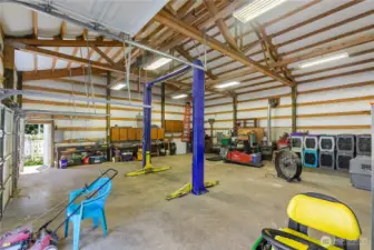 Vehicle lift in 36x36 shop