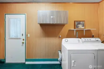 Spacious laundry/mud room.