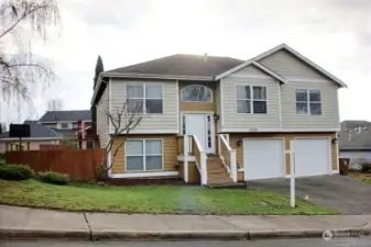 Located on a private cul-de-sac in sought after NE Tacoma!