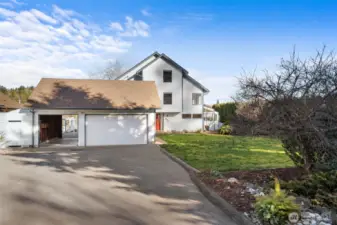 Pull-through garage - perfect for a boat!