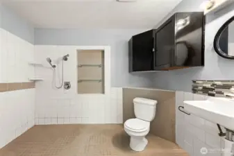 Wet room - Bathroom - Primary