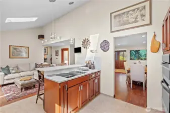 quality cabinets with pull out drawers & designer pulls