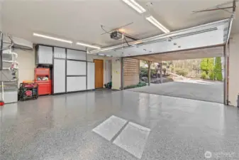 Imaculate seal coated garage with stoage