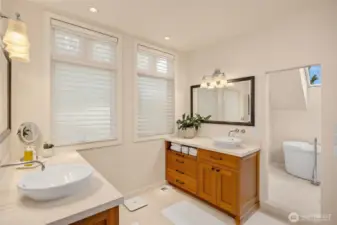 Walk in dressing room and double sinks