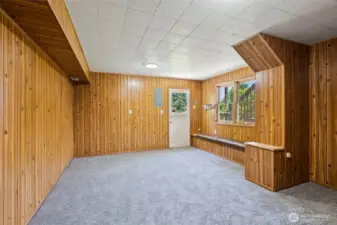 Office/Bonus Room...this could make a great kitchen!