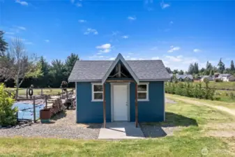 Garden/tool shed and 20x40 fenced garden space.