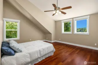 Junior suite bedroom