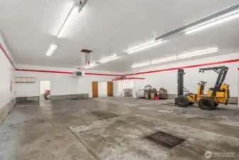 Detached garage has a 1/2 bath.