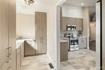 Look at this pantry!