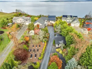 With Raised beds & a Greenhouse for the Garden lover, and Studio space for the artist, there's plenty of room for every hobbyist.