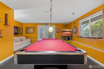 Bonus room has its own separate entrance.