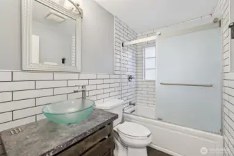 Updated full bathroom