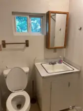 Cabin A bathroom