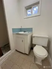 Cabin B; Bathroom