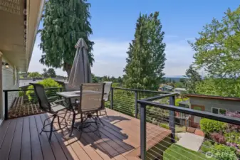 You really have to be here to appreciate the view and surroundings. It's a dream spot to enjoy your favorite beverage.