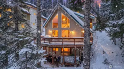 Expansive windows with gorgeous views - Welcome to Mountain Living!