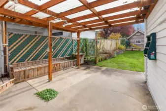 Covered patio perfect for outdoor dining in the summer!