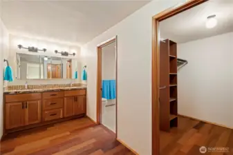 Primary ensuite, full bath w/heated floors