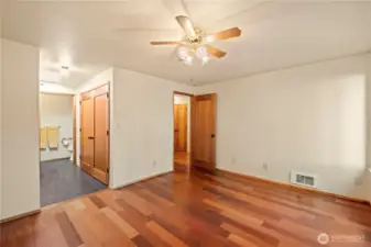 2nd primary bedroom w/ensuite