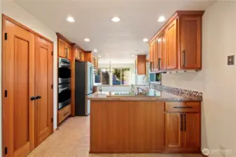 tons of kitchen storage w/soft close cabnints