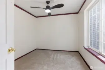 Main-level office/den space