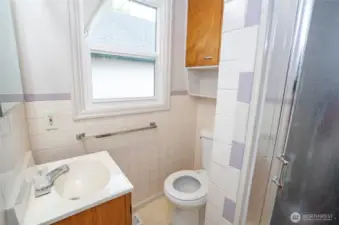 3/4 Bath on Main.