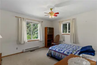 2nd bedroom
