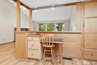 Built in desk/eating area in kitchen