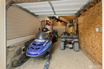 Ample garage and toy stroage.