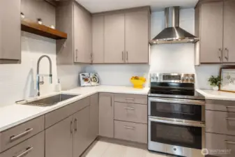 Updated Chef's Kitchen with Custom Cabinets