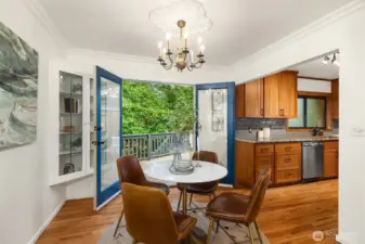 Dining in? Or dining outside?