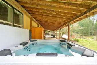 Grerat place to relax after a hard day on the farm, the sauna is the wood structure. The patio has best of both worlds, hot tub and sauna!!