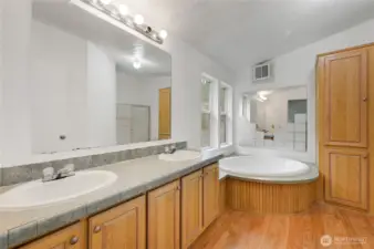 The deluxe 5 piece primary bath.