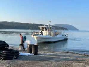 Paraclete Charters picking up passengers on Decatur