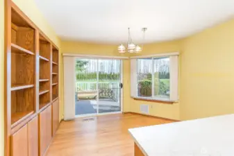 Sunny breakfast nook!