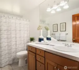 Another full bath.