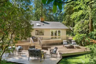 Wonderful and private back yard