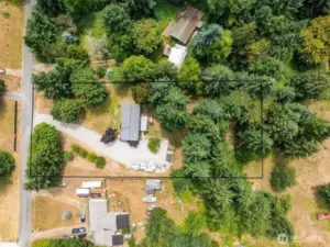 Over an acre of privacy. (Boundary line approx.)