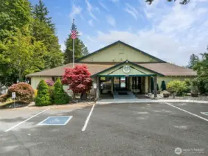Included is access to the Lake Lawrence Community Club.