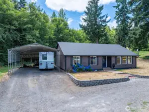 Circle Driveway w/RV Space