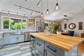 Updated Kitchen w/Butcher Block Island