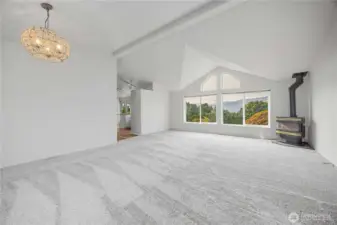 Light and bright living/dining