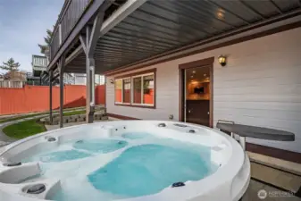 Hot tub conveys with property