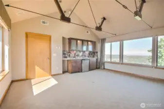 Large bonus room with vet bar and great view